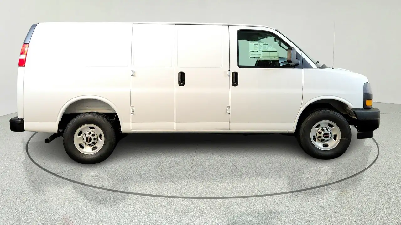 GMC Savana photo GMC Savana