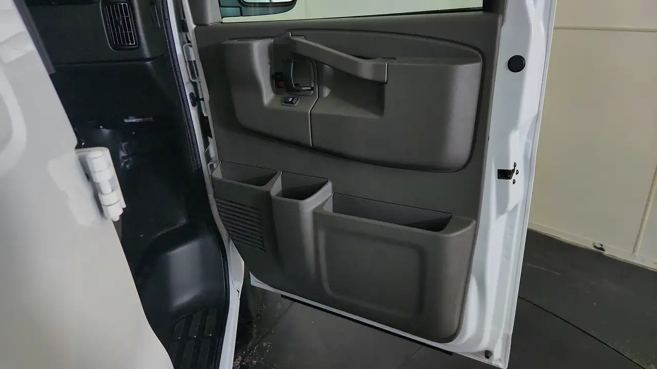 GMC Savana photo GMC Savana