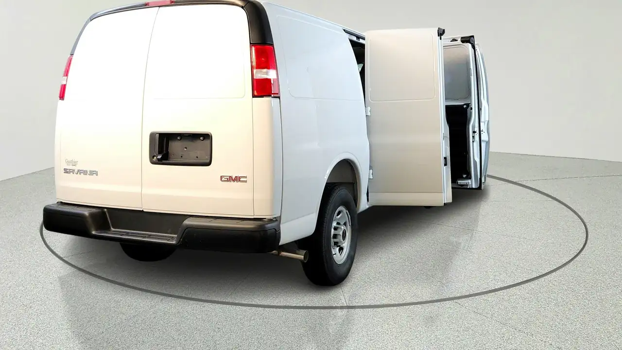 GMC Savana photo GMC Savana