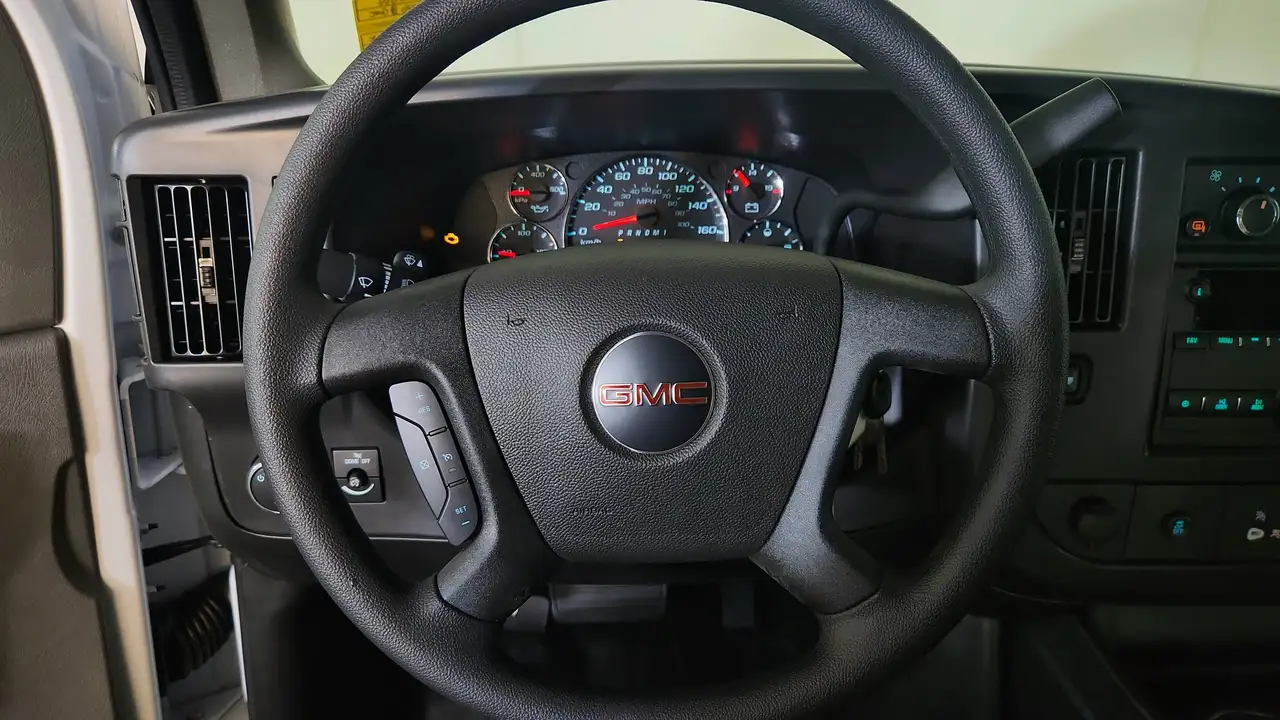 GMC Savana photo GMC Savana