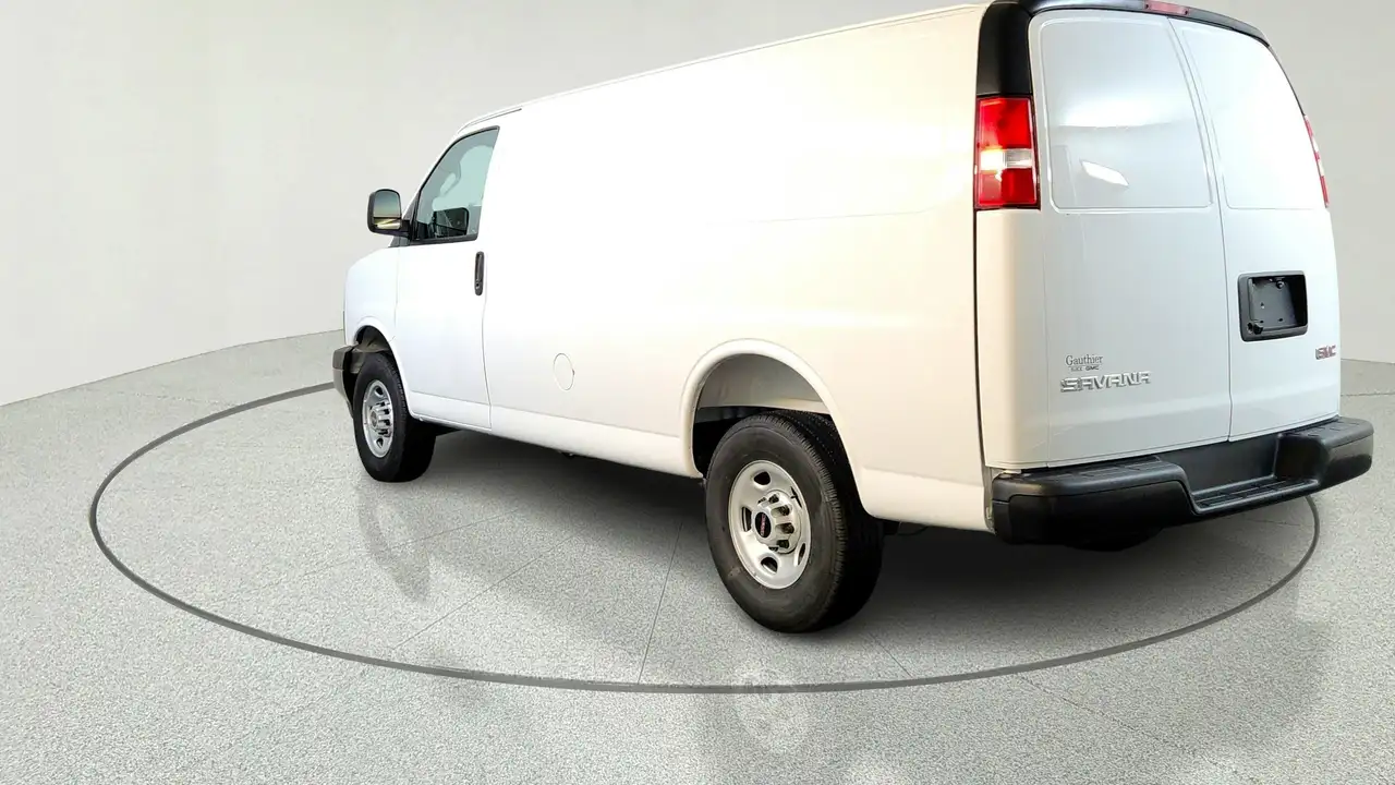 GMC Savana photo GMC Savana