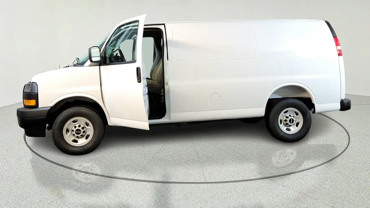 GMC Savana photo GMC Savana