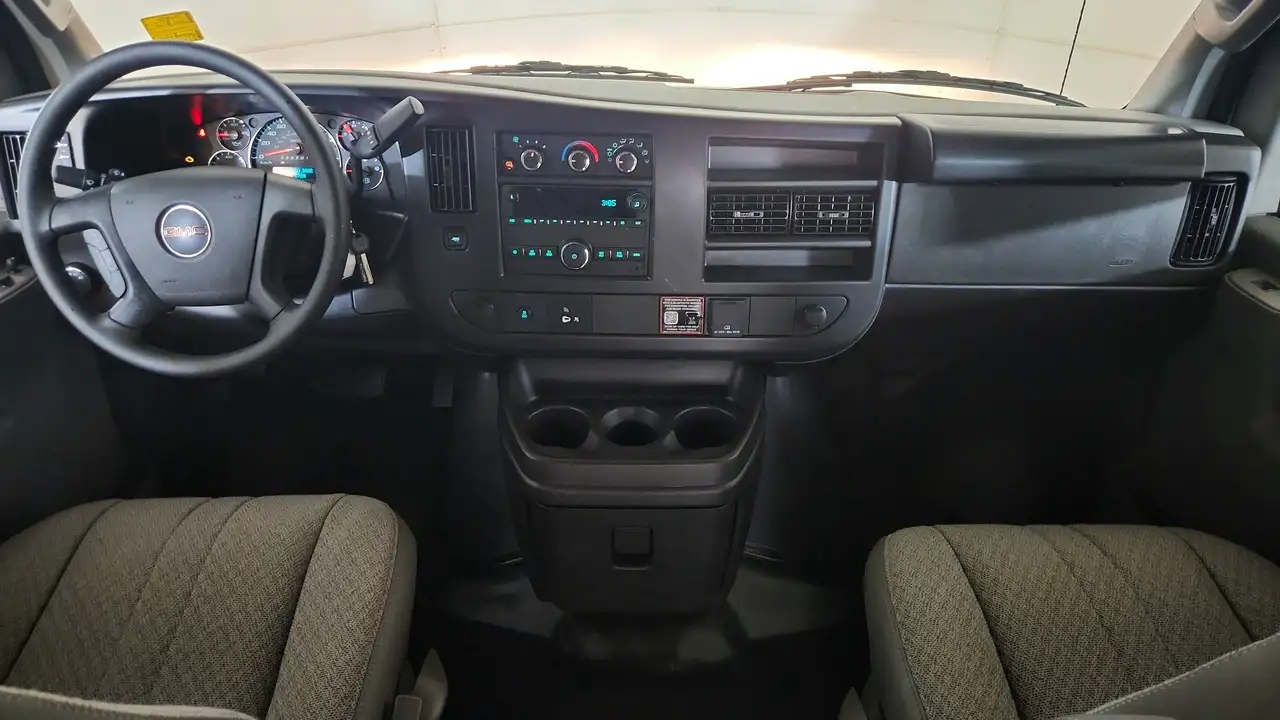 GMC Savana photo GMC Savana