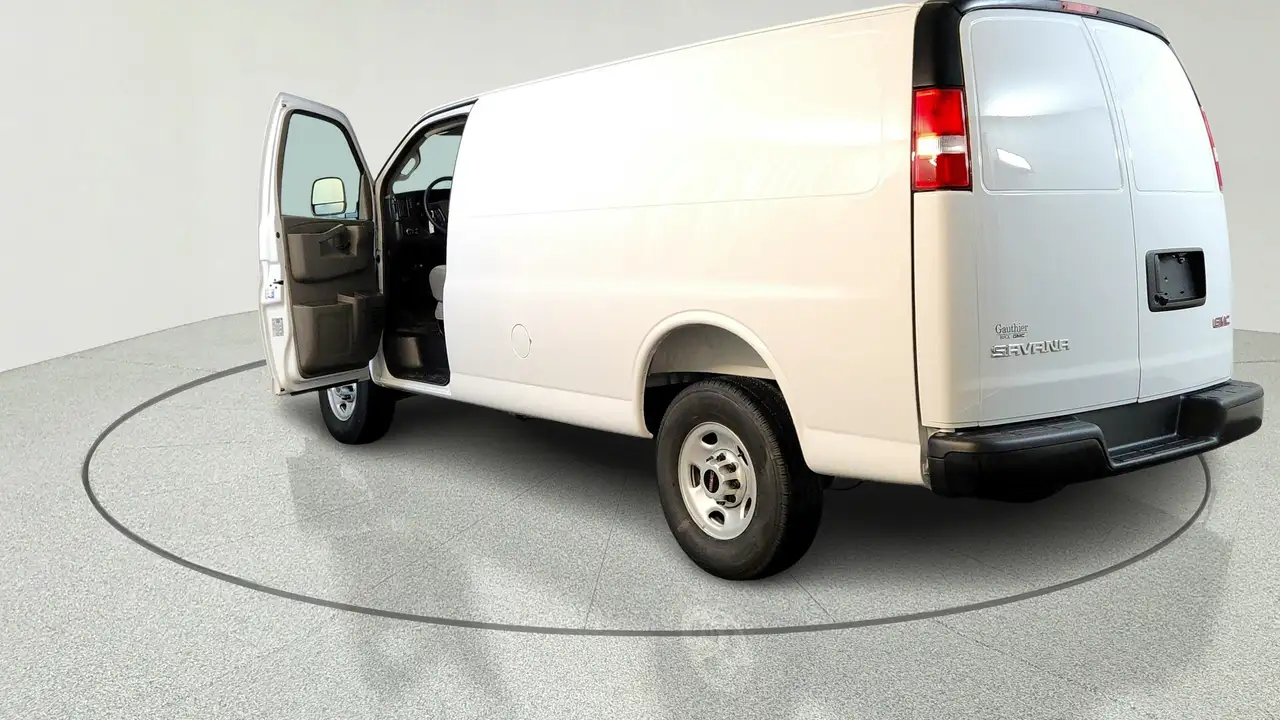 GMC Savana photo GMC Savana