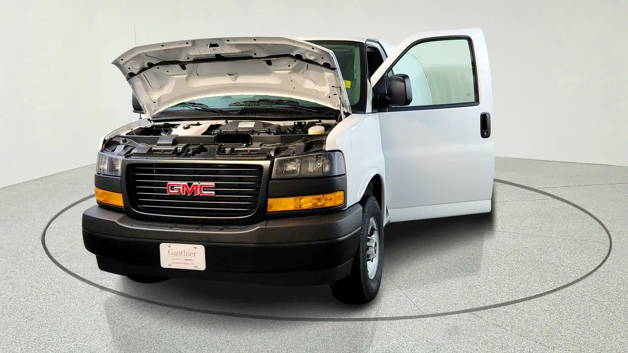 GMC Savana photo GMC Savana