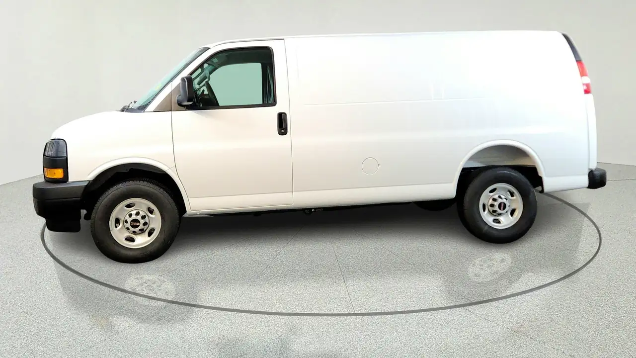 GMC Savana photo GMC Savana