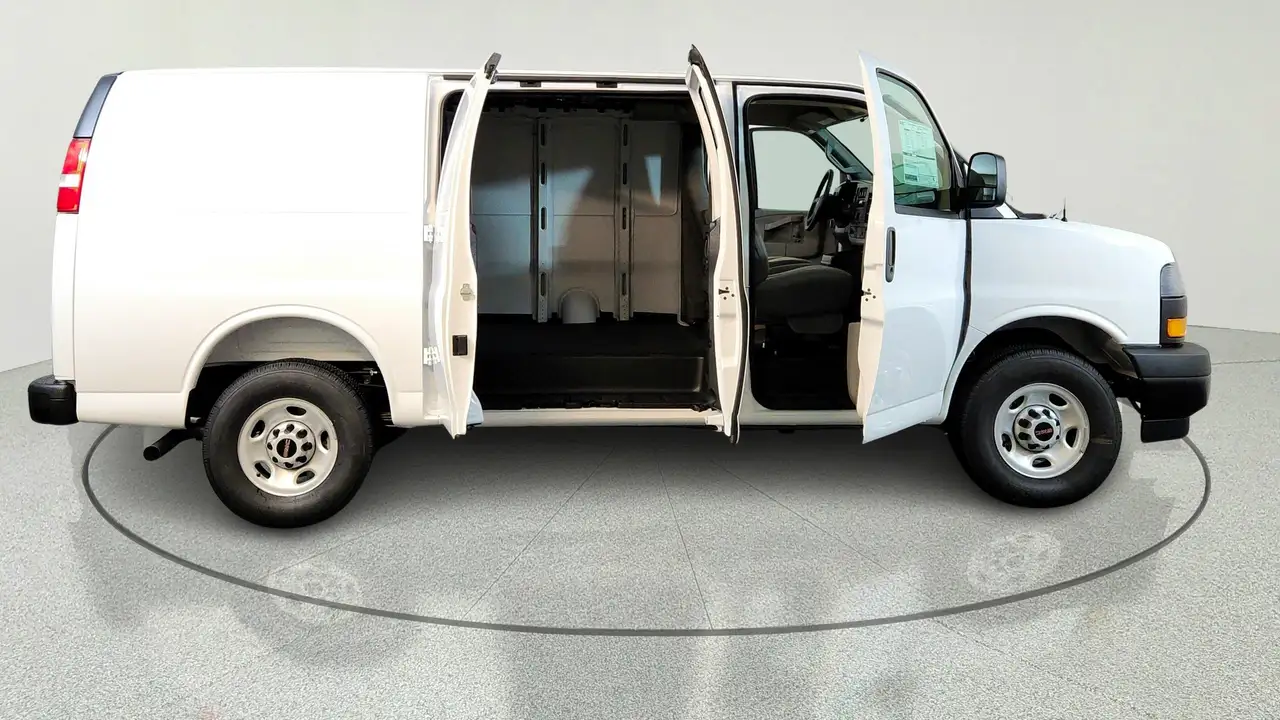 GMC Savana photo GMC Savana