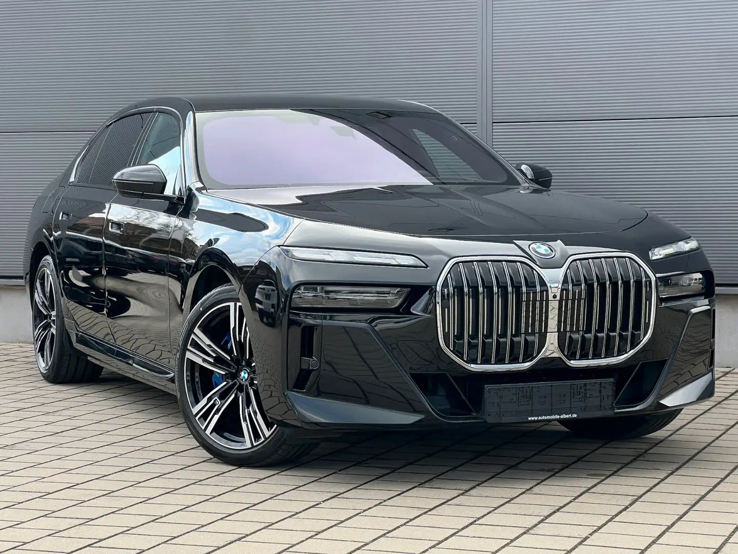 BMW 750 e Lim xDrive M Sport*Integral*Pano Sky*Lounge Černá - 1