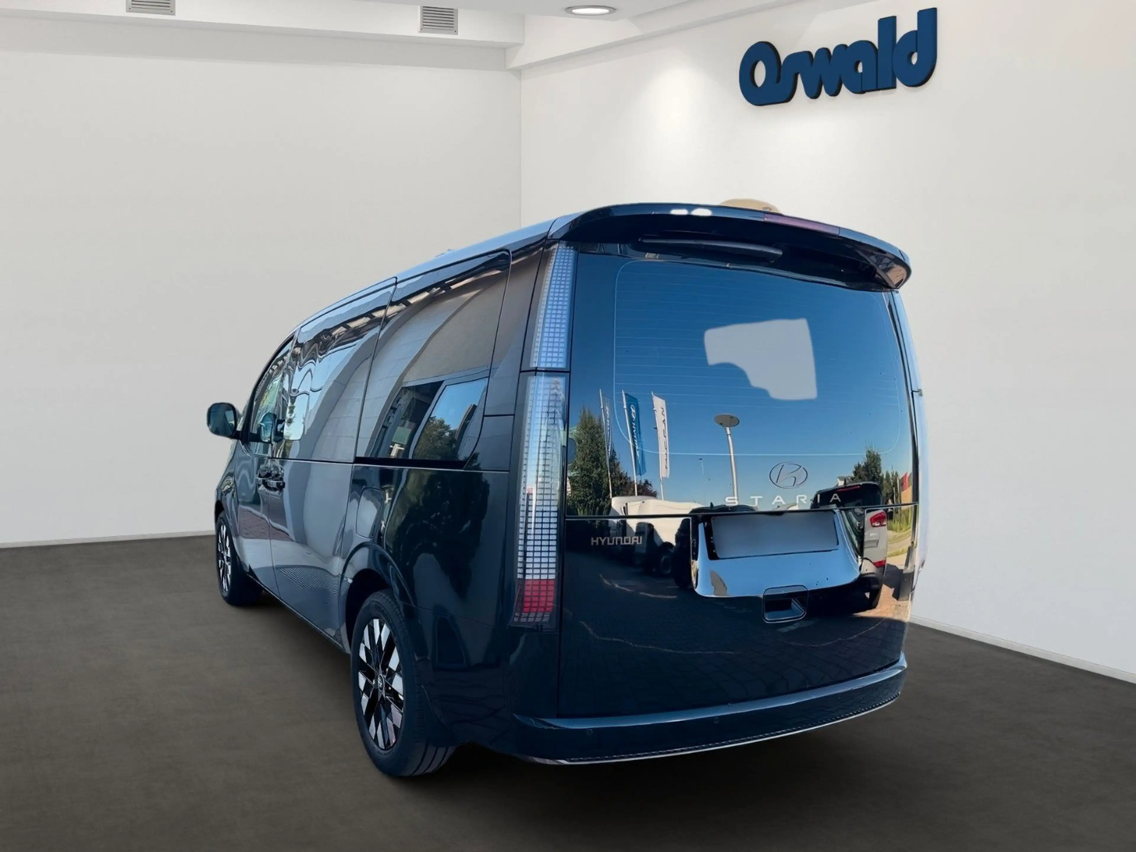 Hyundai STARIA Signature Hybrid 2WD SHD — photo 4
