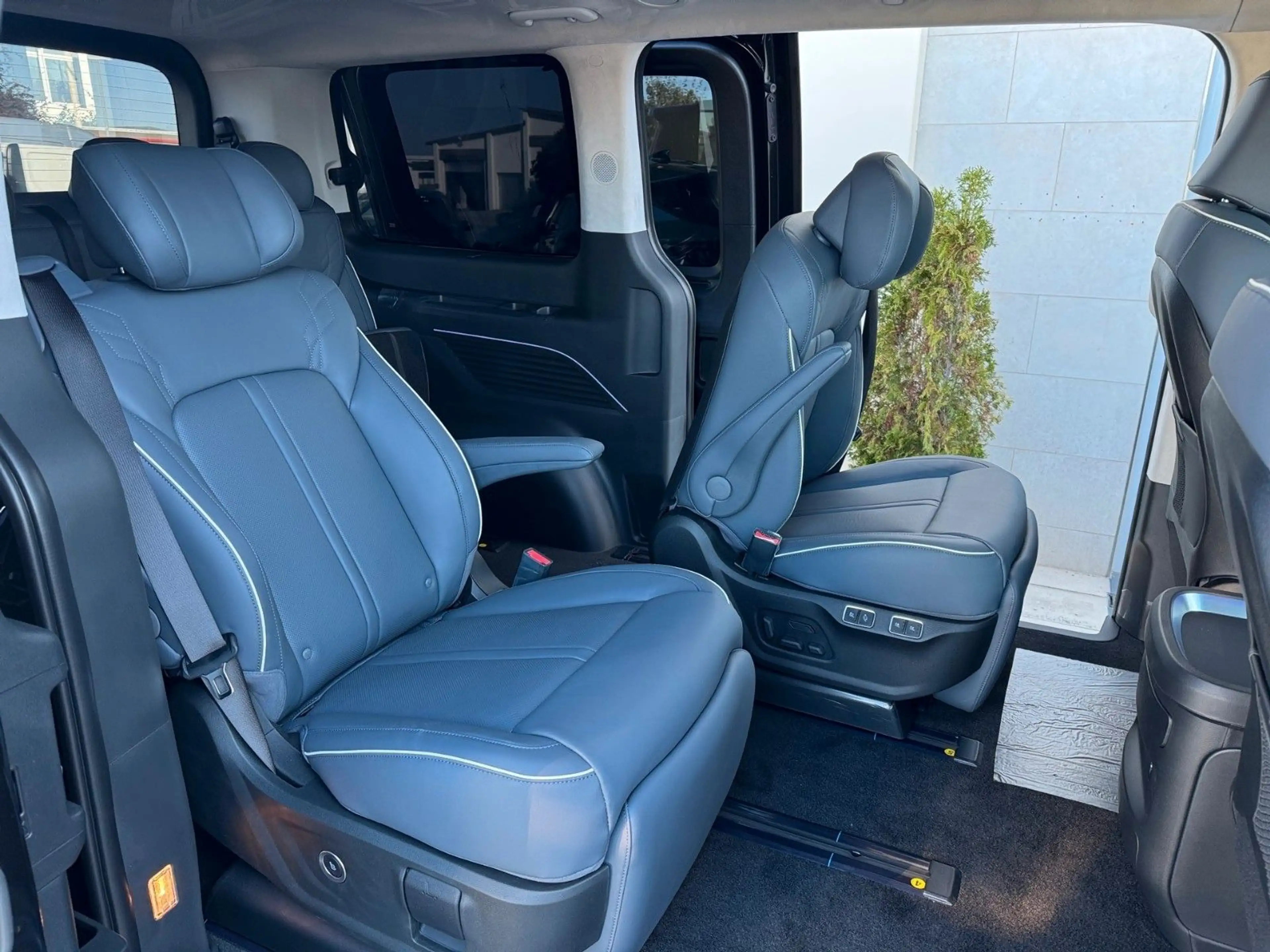 Hyundai STARIA Signature Hybrid 2WD SHD — photo 13