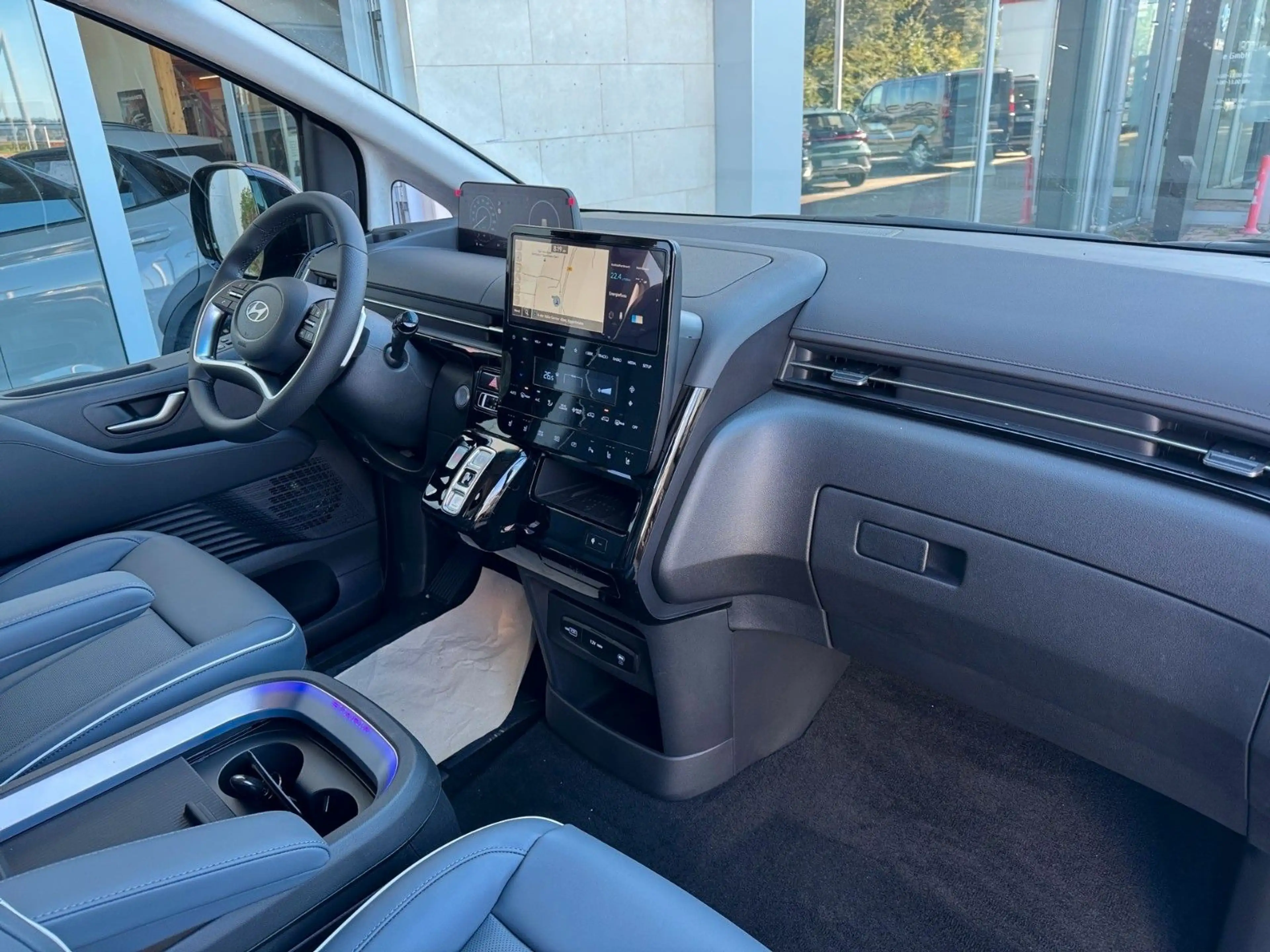 Hyundai STARIA Signature Hybrid 2WD SHD — photo 15