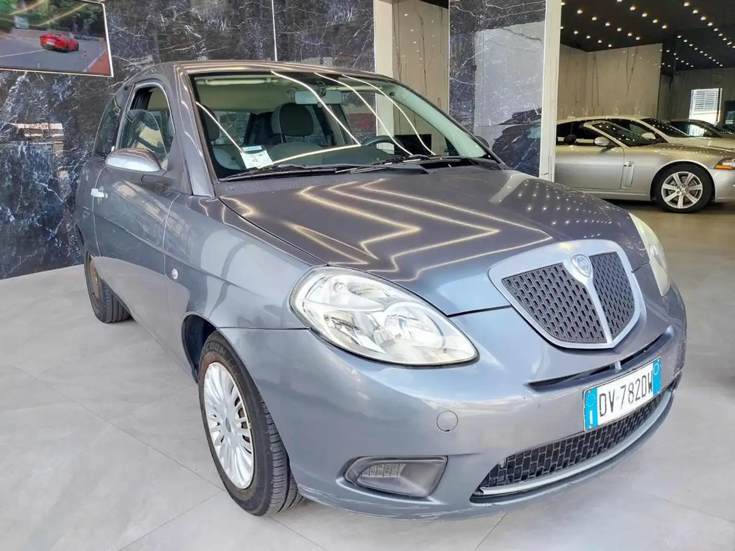 Lancia Ypsilon 1.2 Argento Gris - 2