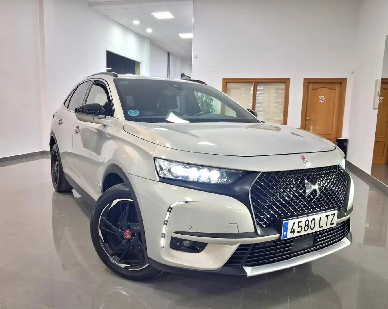 DS Automobiles DS 7 Crossback 1.5BlueHDi Performance Line + Aut. Beige - 1