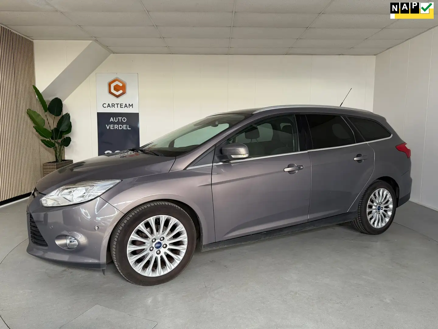 Ford Focus Wagon 1.0 EcoBoost Edition Plus Airco, Navigatie, Gris - 1