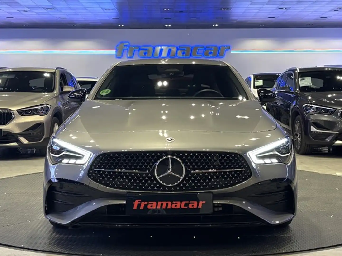 Mercedes-Benz CLA 220 220d Gris - 2