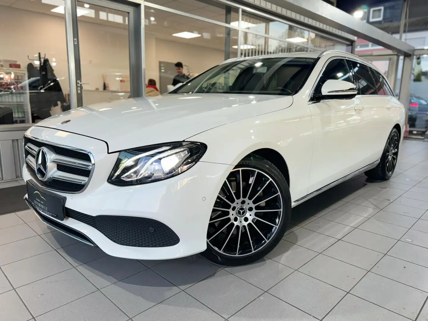 Mercedes-Benz E 200 T 4MATIC 9G-TRONIC AVANTGARDE LED KAMERA Blanco - 2