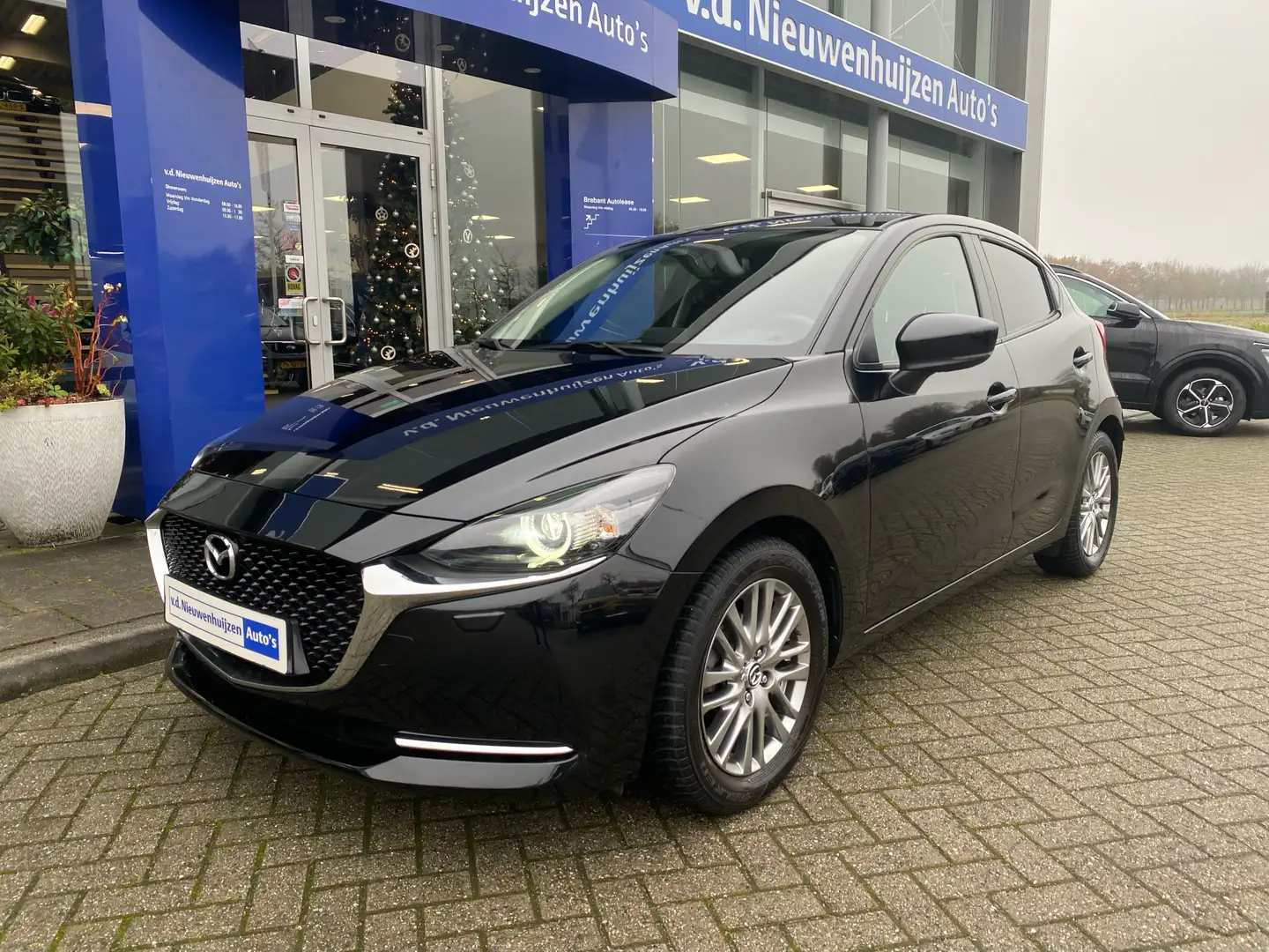 Mazda 2 1.5 Skyactiv-G Luxury | Navi | Cruise | Climate | Zwart - 2