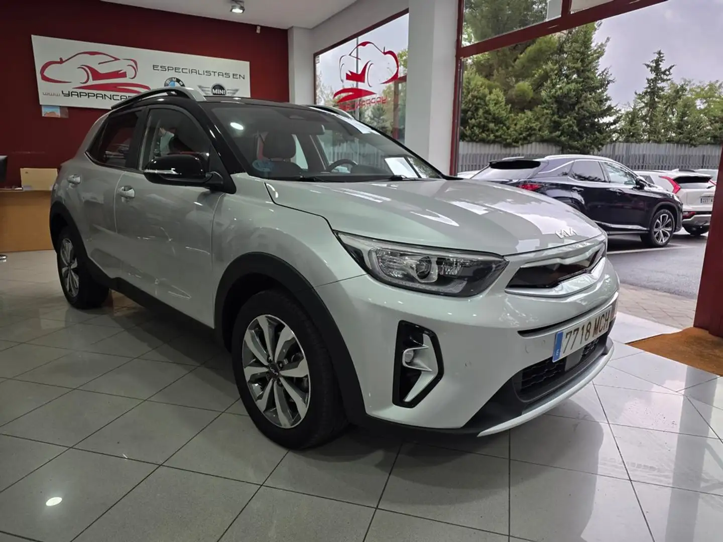 Kia Stonic 1.0 T-GDi 88kW (120CV) MHEV Drive DCT Gris - 1