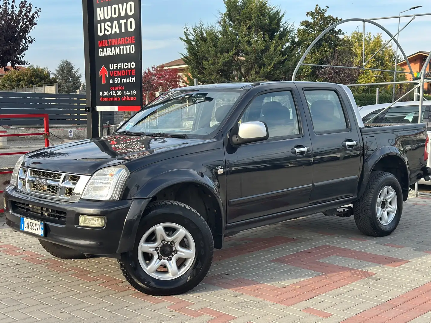 Isuzu D-Max 2.5 TD cat Crew Cab 4WD Pick-up LS Zwart - 2