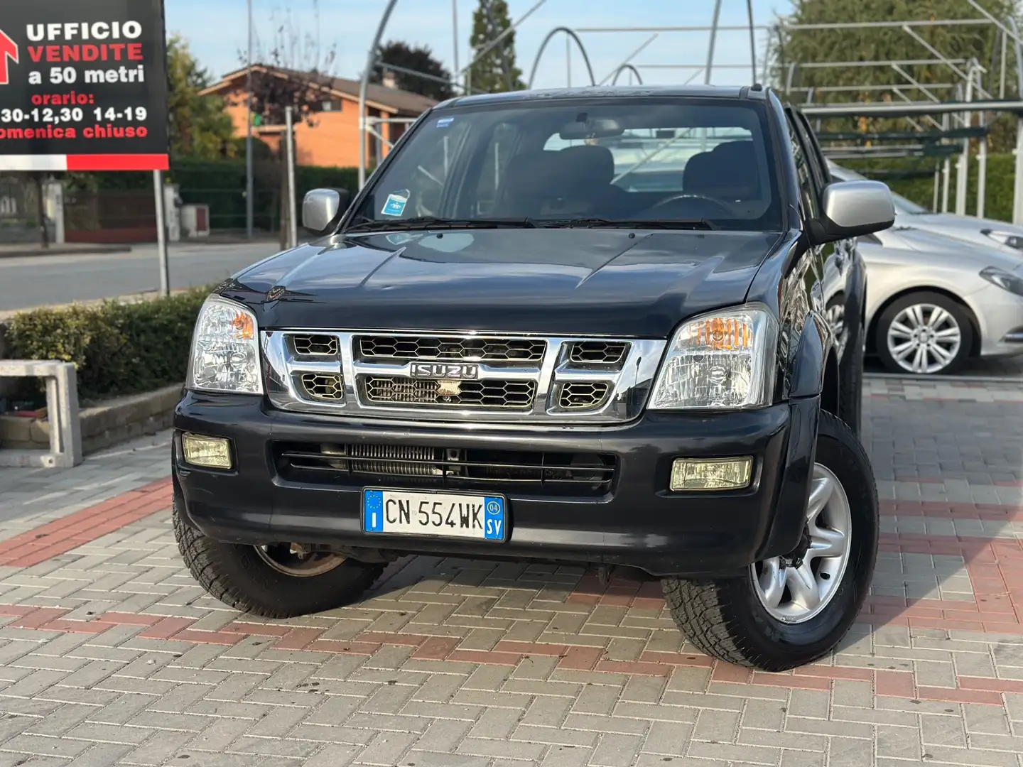 Isuzu D-Max 2.5 TD cat Crew Cab 4WD Pick-up LS Zwart - 1