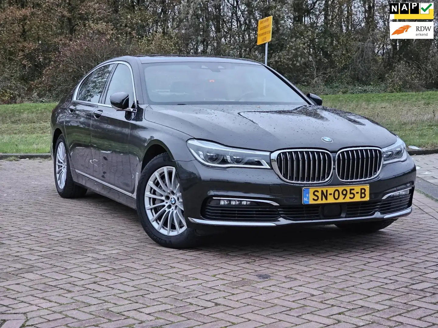 BMW 750 7-serie 750i xDrive High Executive Marrón - 1