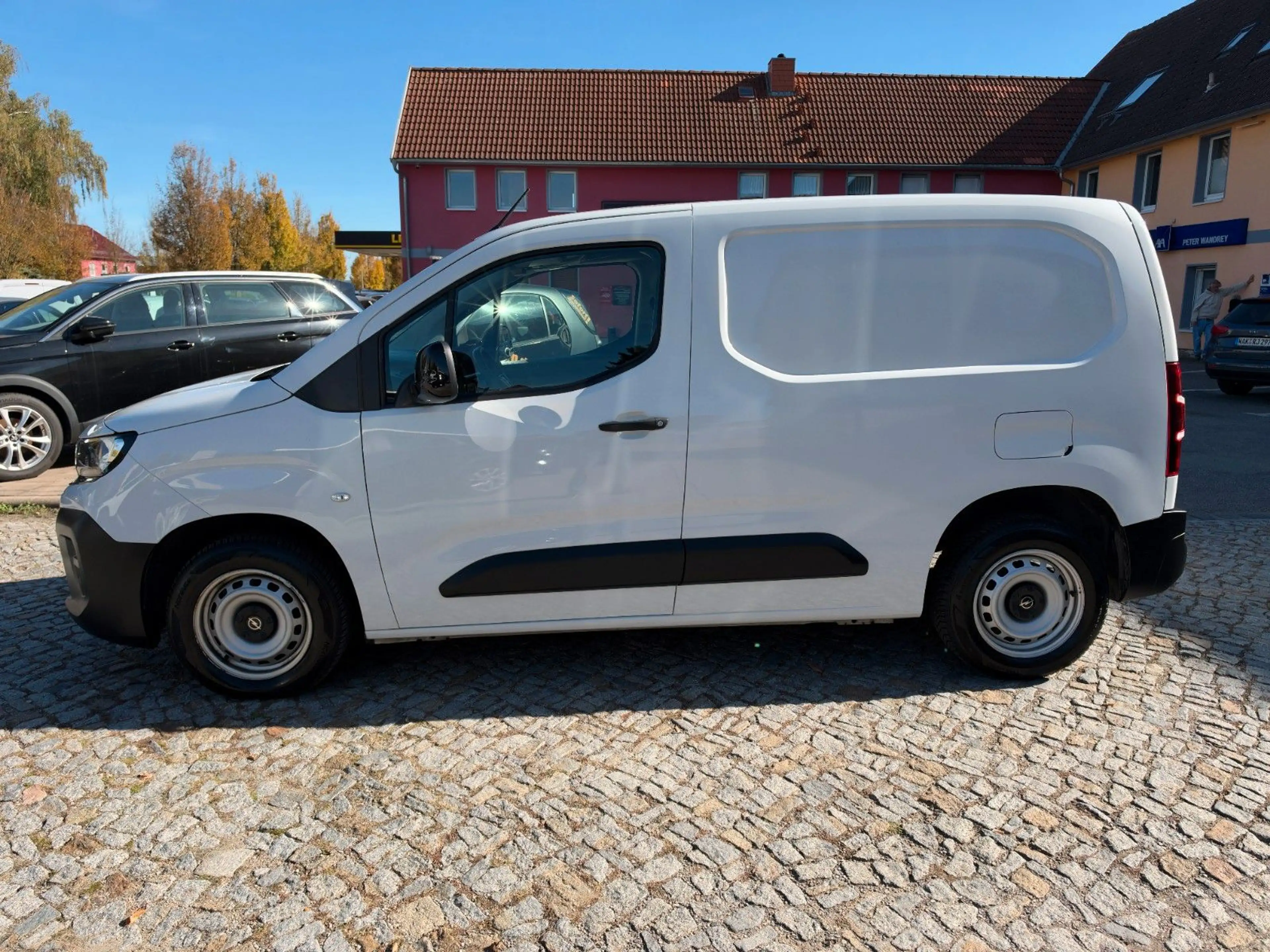 Opel Combo E 1.5 CDTI Cargo Klima Navi PDC 1.Hand — photo 3