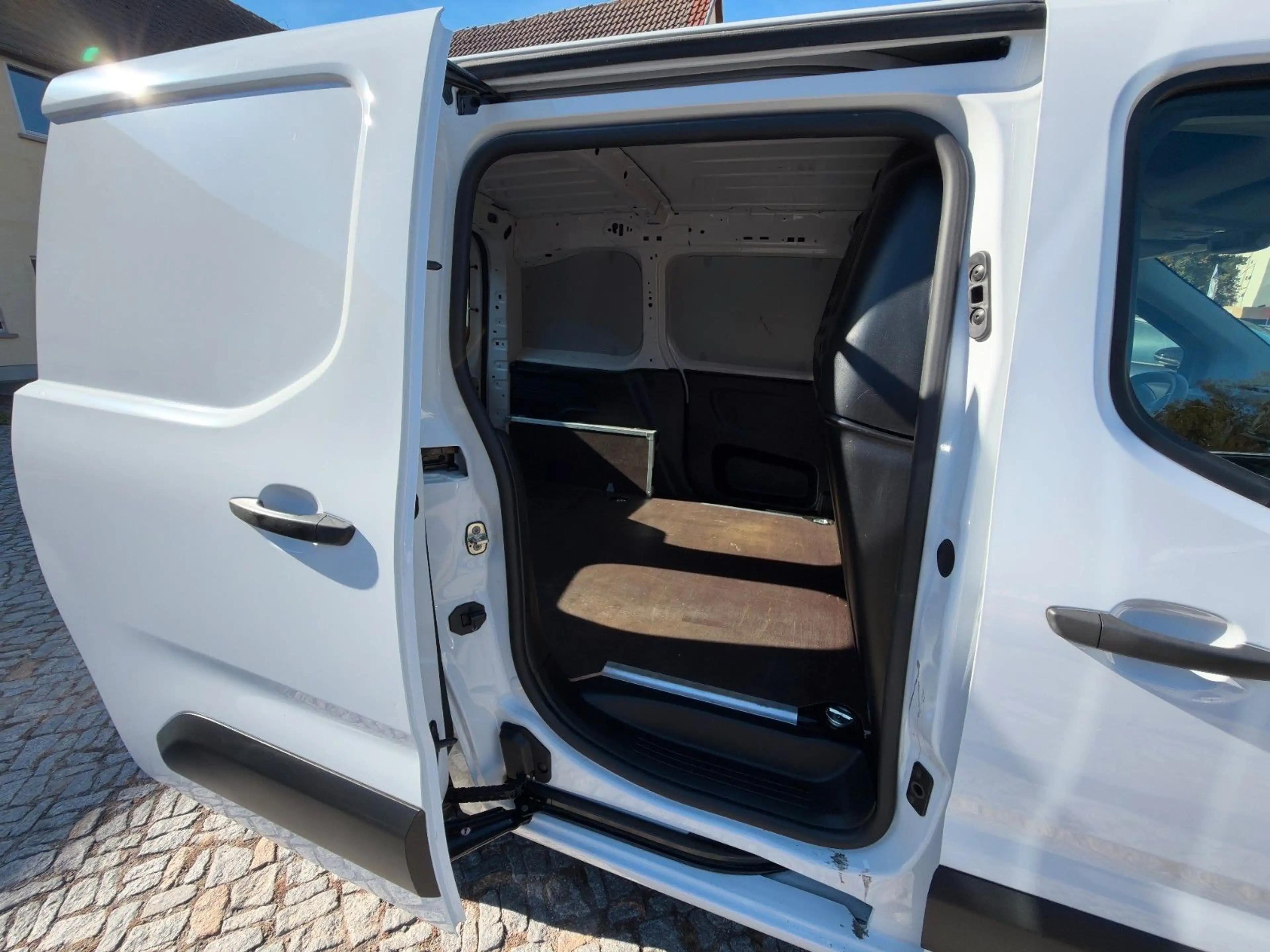 Opel Combo E 1.5 CDTI Cargo Klima Navi PDC 1.Hand — photo 8