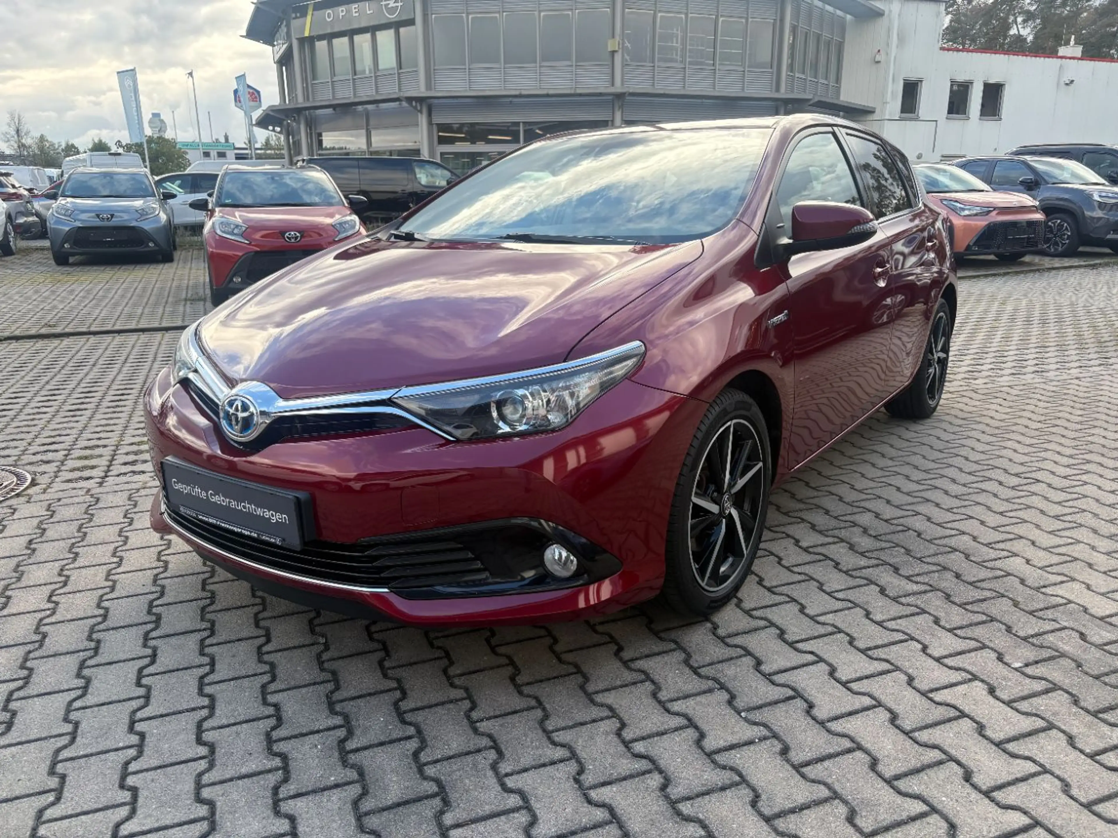 Toyota Auris 1.8 Hybrid Edition-S+ Kamera, 8-fach, Navi — photo 2