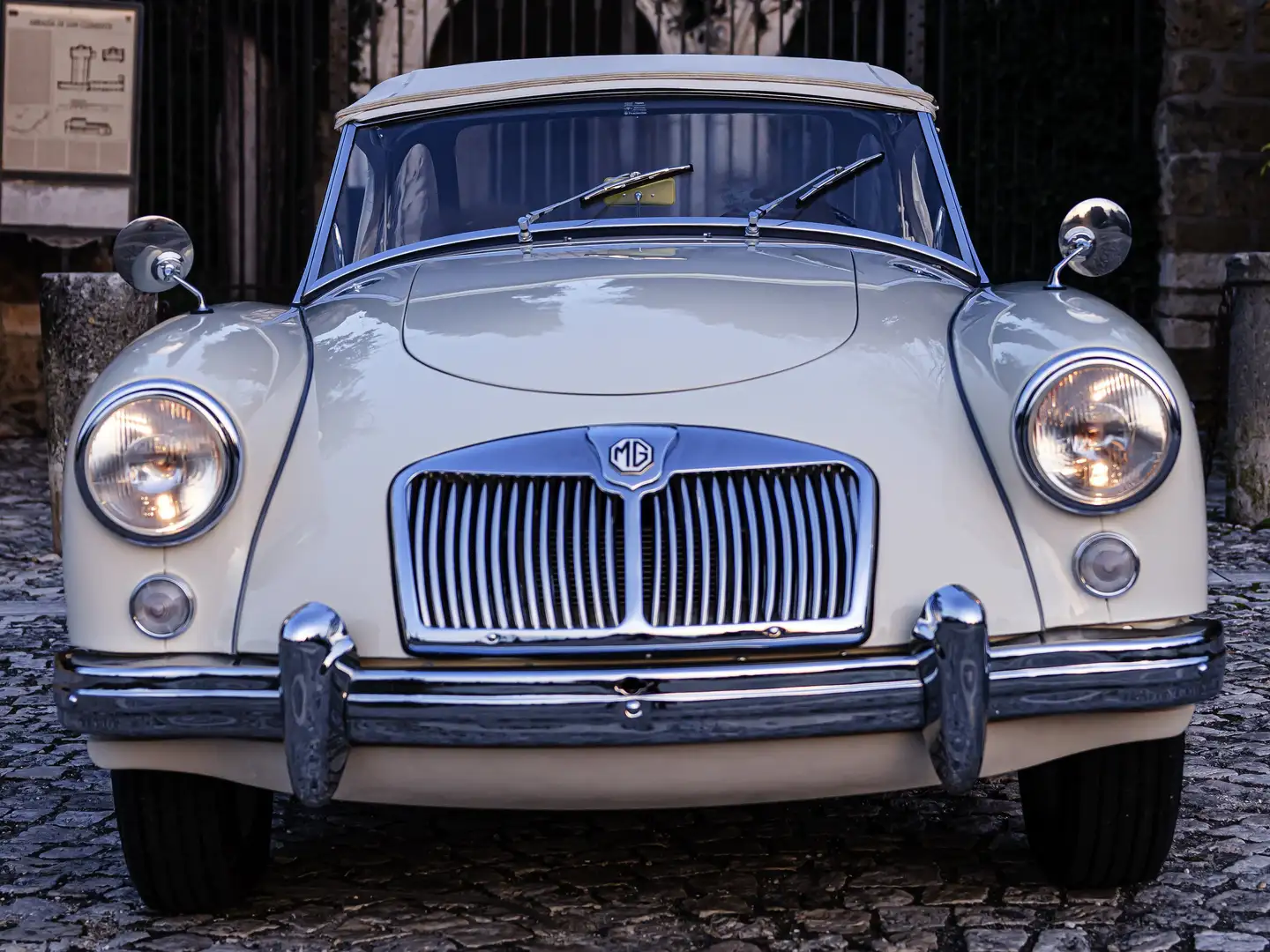 MG MGA Bianco - 1