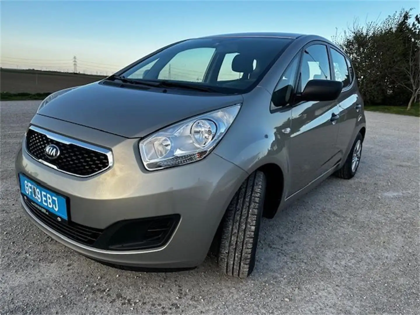 Kia Venga 1,4 CRDi Silber - 1