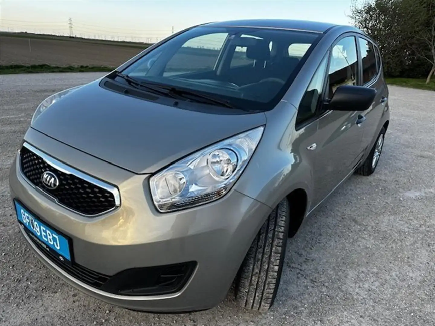 Kia Venga 1,4 CRDi Silber - 2