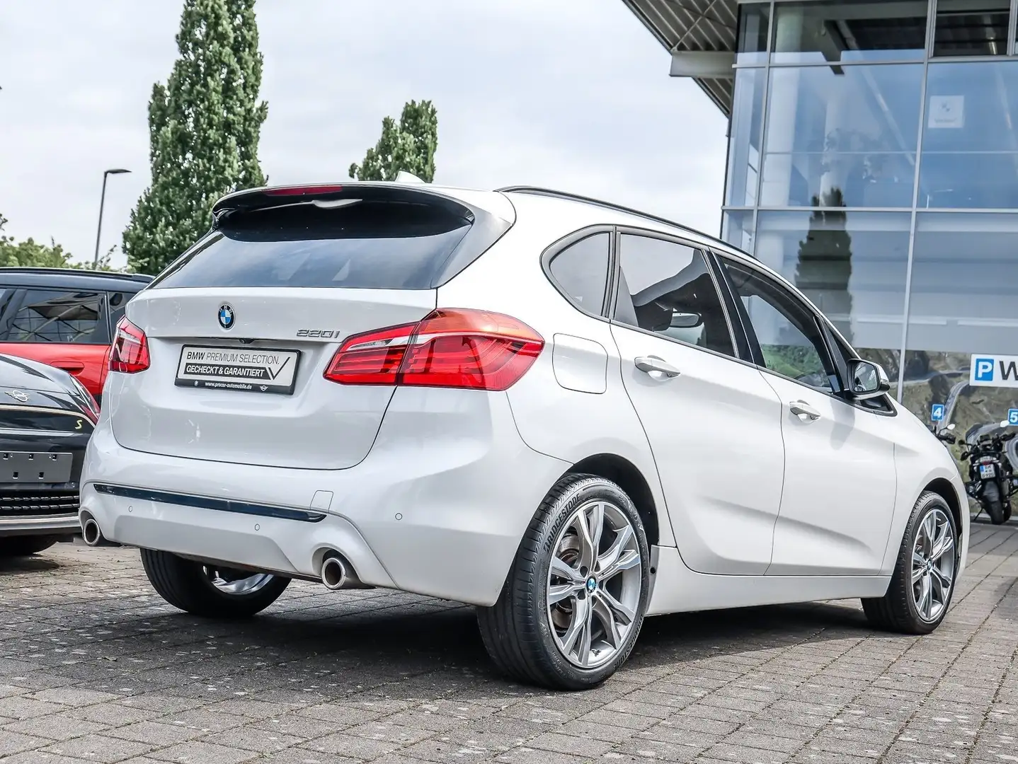 BMW 220 i  Sport Line RFK NAVI LED Sound Syst. DAB Blanc - 2