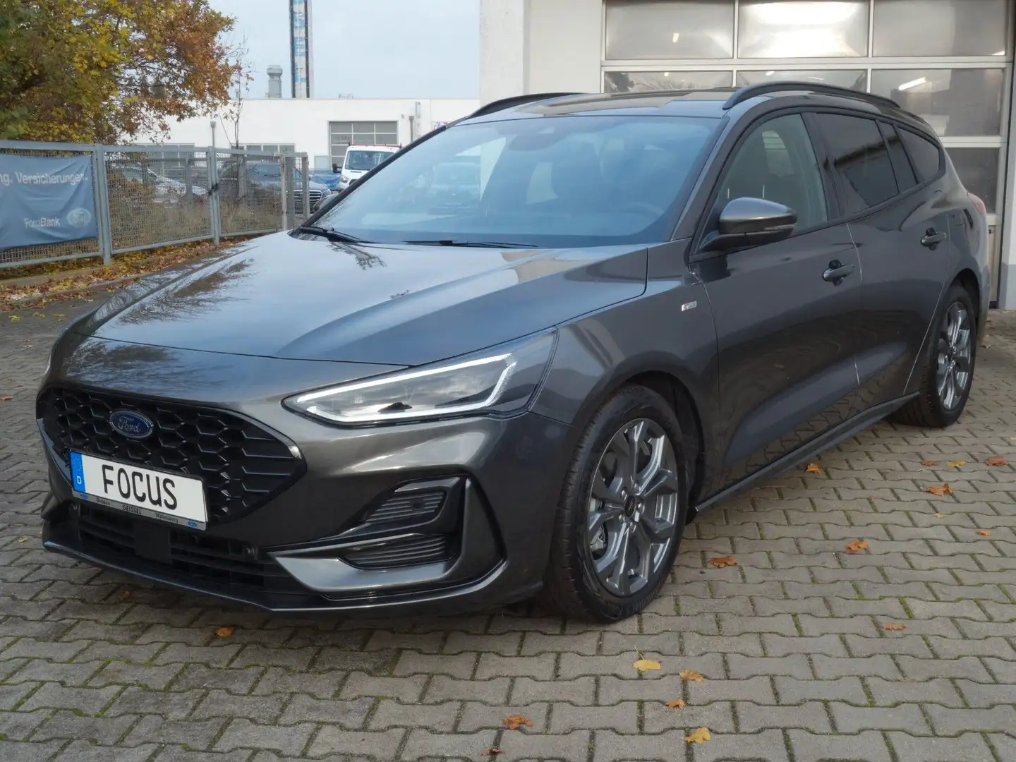 Ford Focus Turnier ST-Line Auto Matrix Navi Winterp Gris - 1