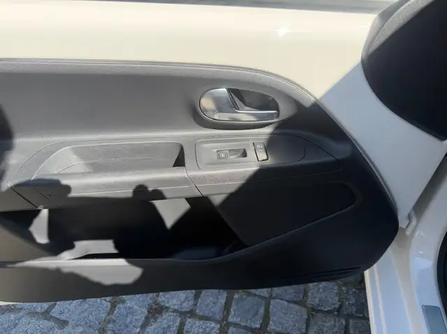 Volkswagen Up! view 9
