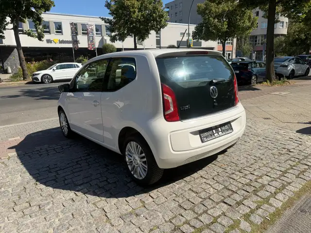 Volkswagen Up! view 10
