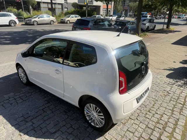 Volkswagen Up! view 12