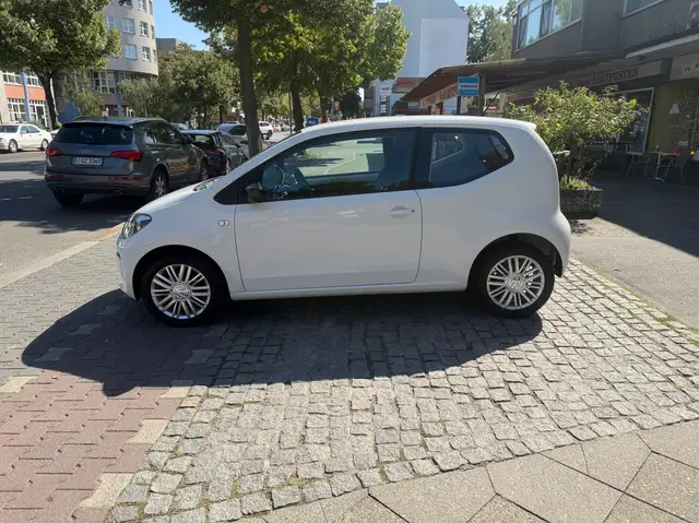 Volkswagen Up! view 4
