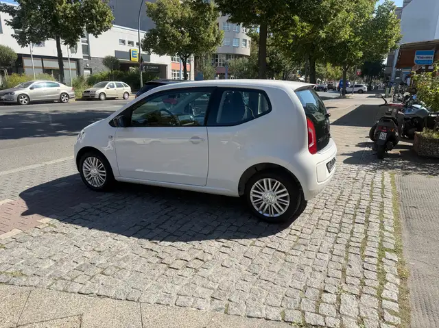 Volkswagen Up! view 11