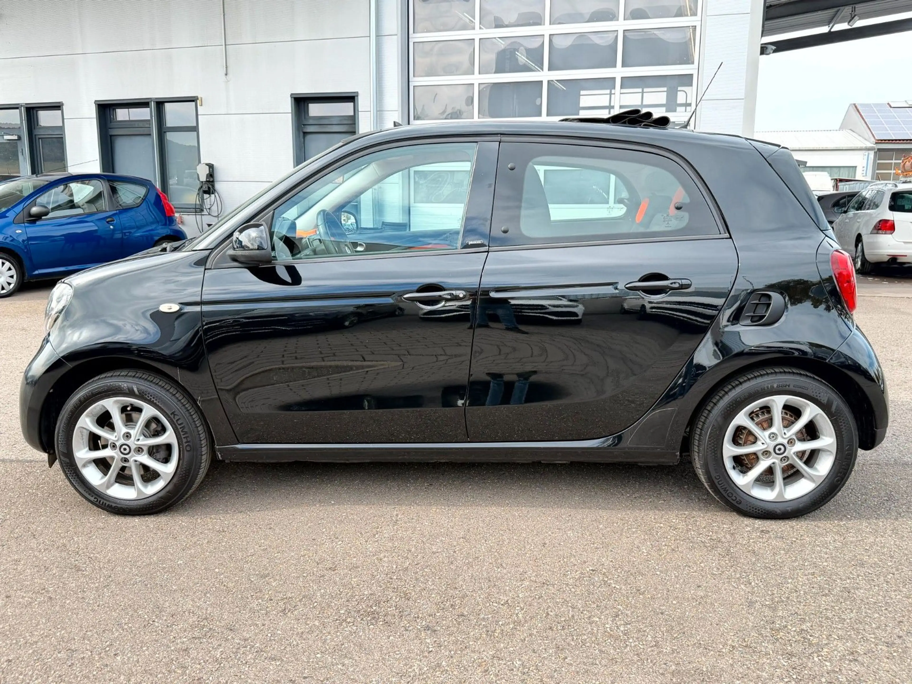 smart forFour passion 66kW Faltdach_PDC_Navi_Klima — photo 8