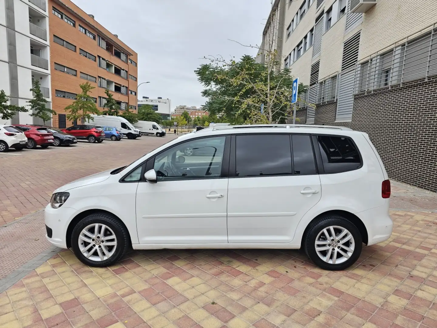 Volkswagen Touran 1.6TDI Advance BMT 105 Blanco - 2