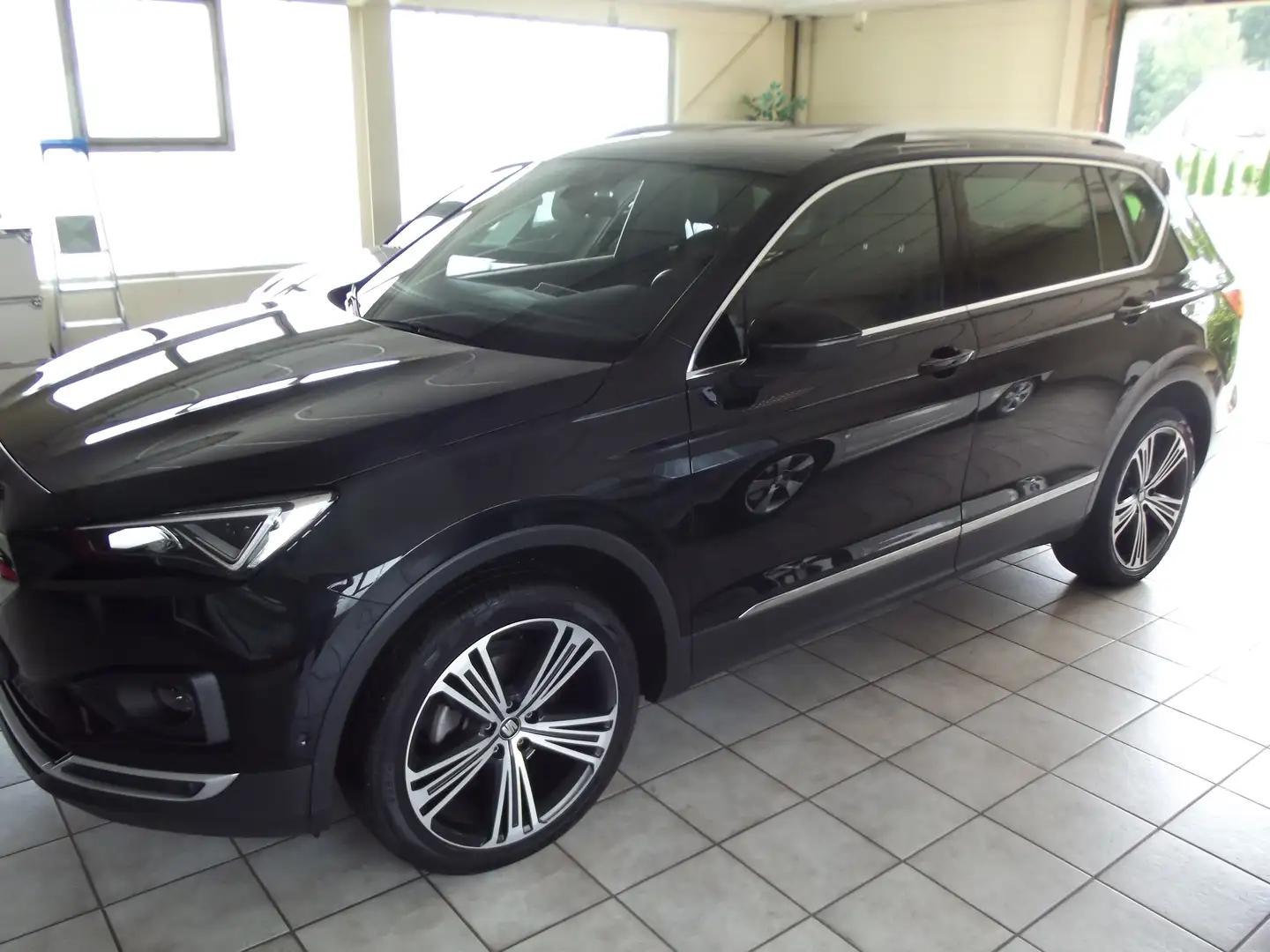 SEAT Tarraco Tarraco 2.0 TDI 7-SITZE/STANDHEIZUNG/KAMERA/ACC Schwarz - 2