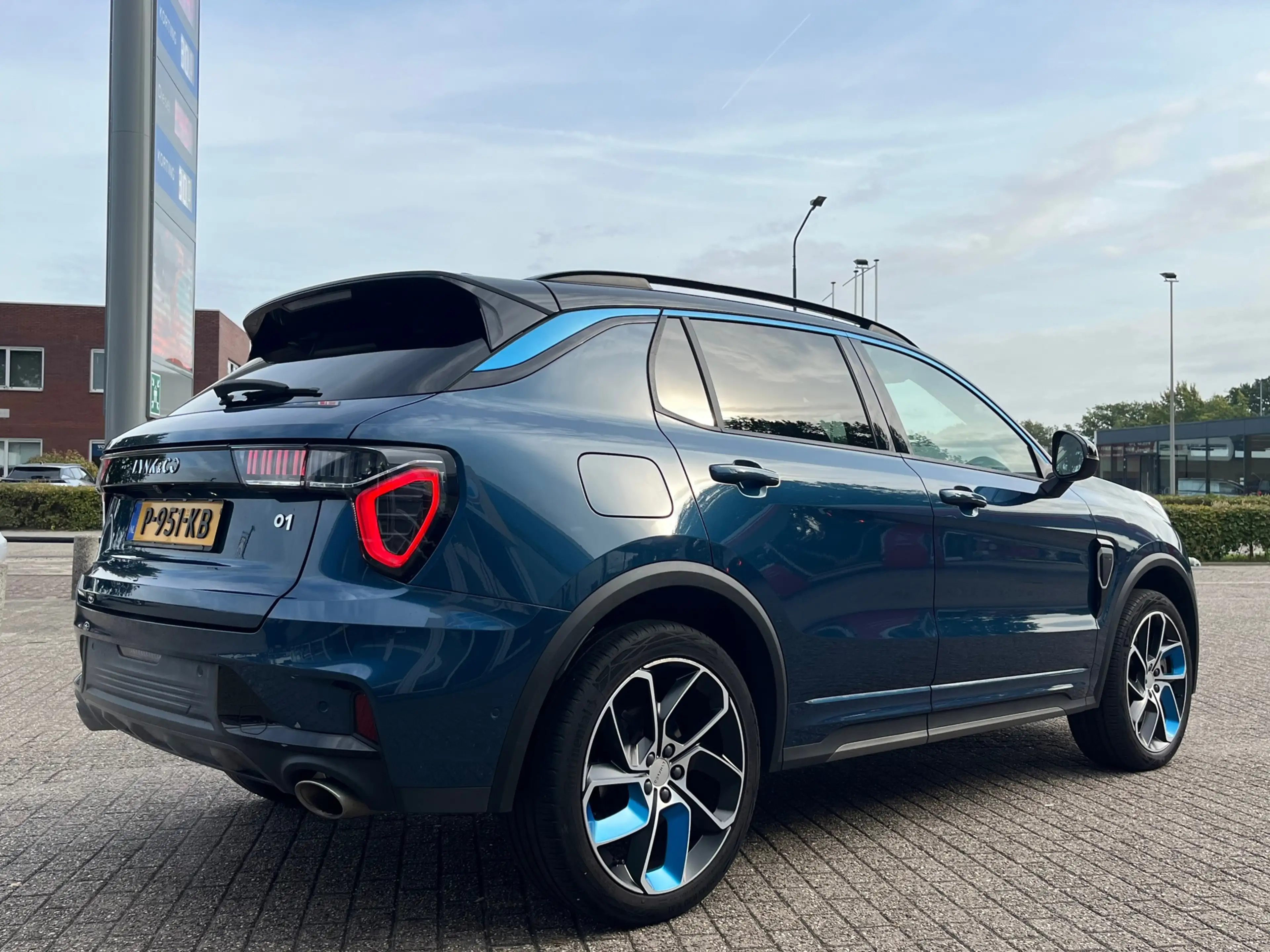 Lynk & Co 01 1.5 261pk PHEV 7DCTH | Orig.NL | PanoramaDak | 360 — photo 9