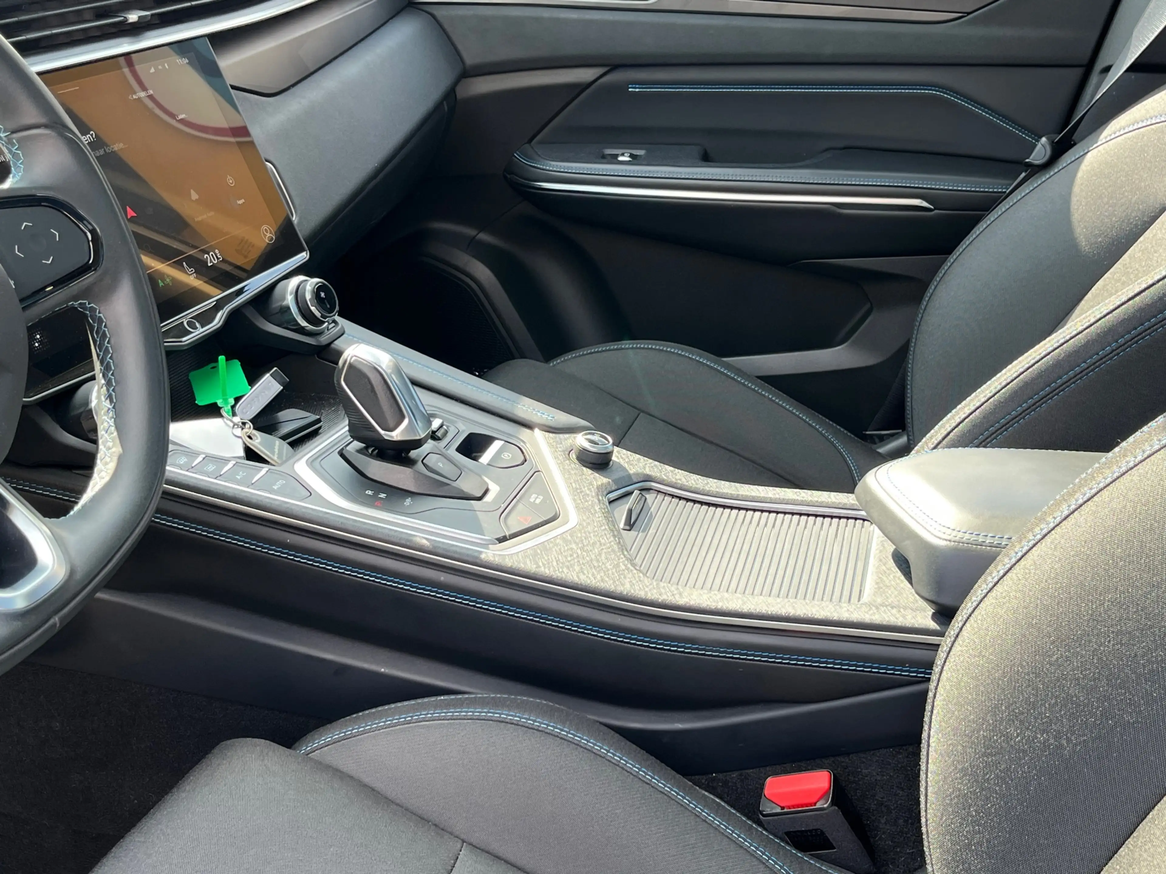Lynk & Co 01 1.5 261pk PHEV 7DCTH | Orig.NL | PanoramaDak | 360 — photo 17