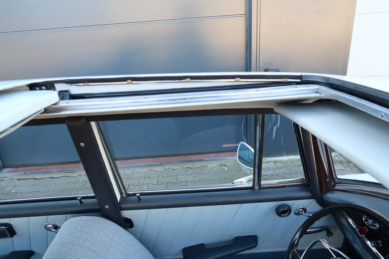 Mercedes-Benz 220, foto 8