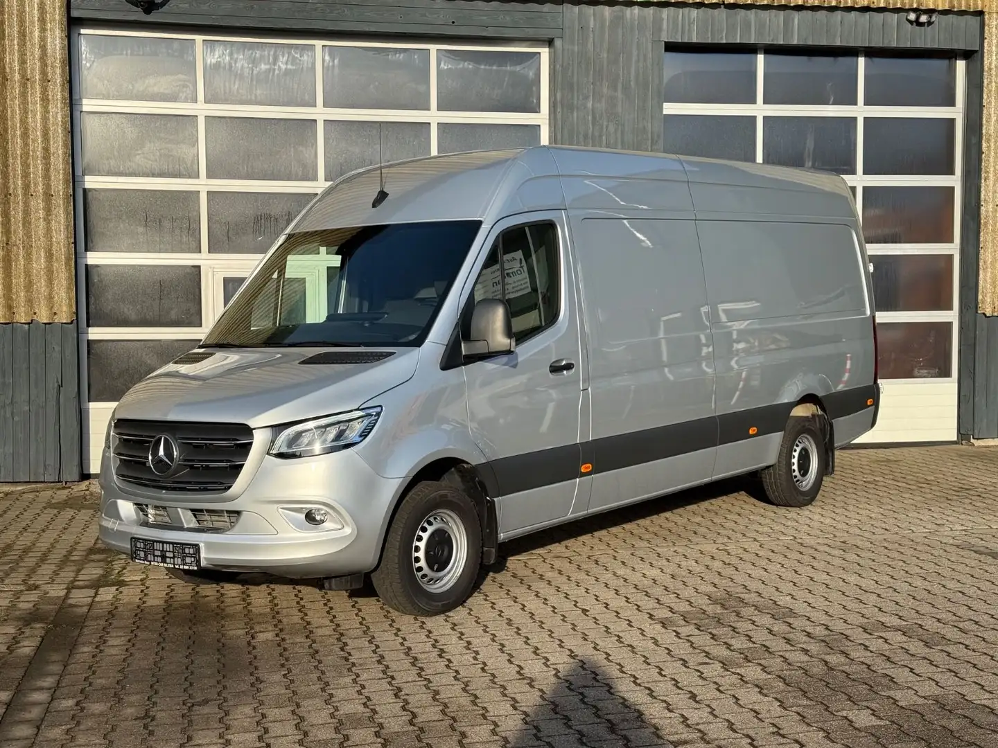 Mercedes-Benz Sprinter 319 CDI/Maxi/L3H2/Klima/Kam/ACC Plateado - 1
