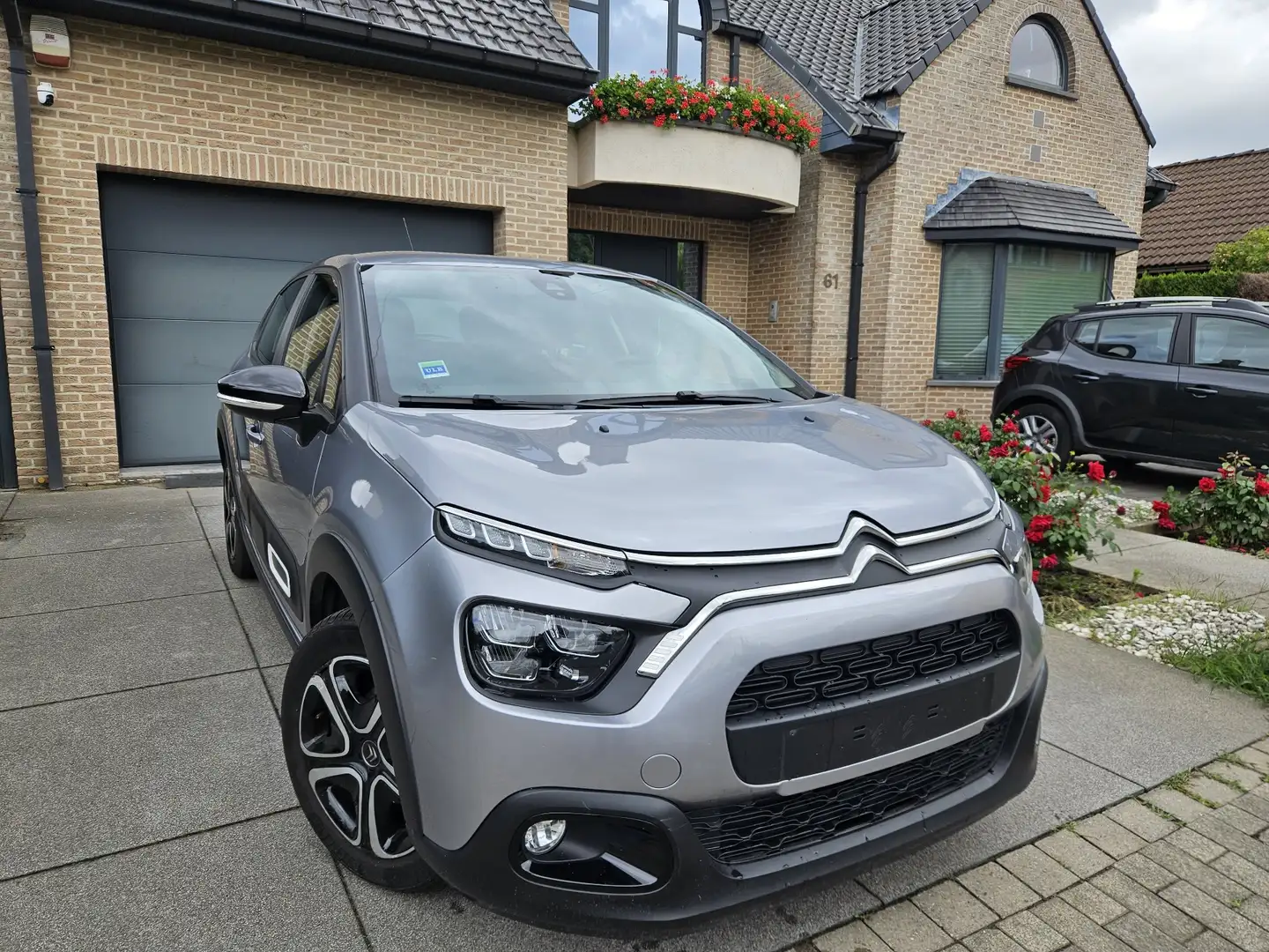 Citroen C3 1.2i / CARPLAY / CRUISE / LED / ** SUPER DEAL ** Grijs - 2