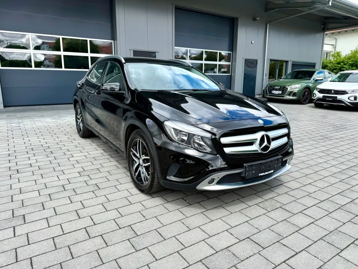 Mercedes-Benz GLA 220 d Sportstourer 4MATIC DCT Urban Negru - 2