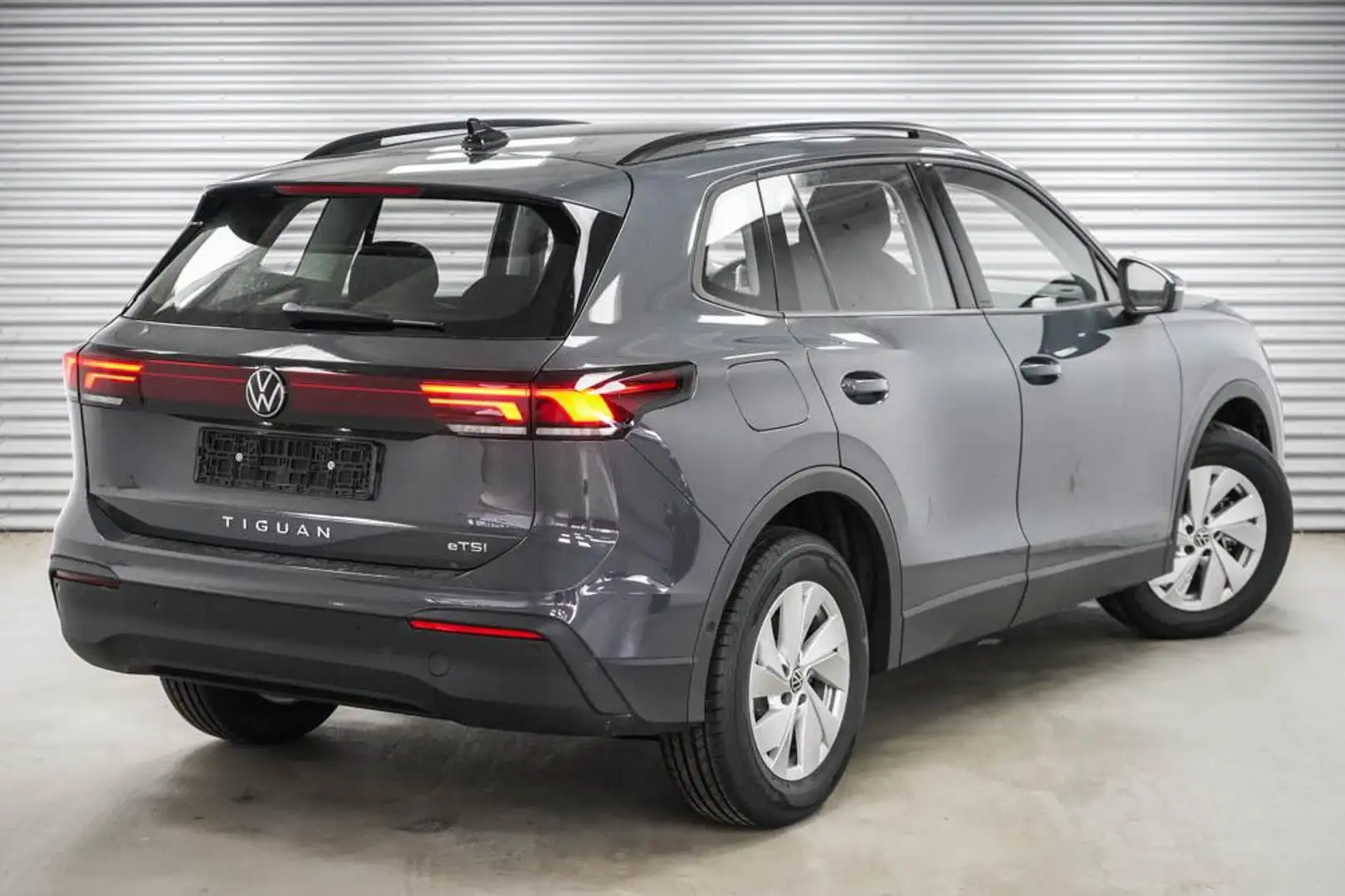 Volkswagen Tiguan 1,5 eTSI DSG Basis - LAGER 96 kW (131 PS), Auto... Grau - 2