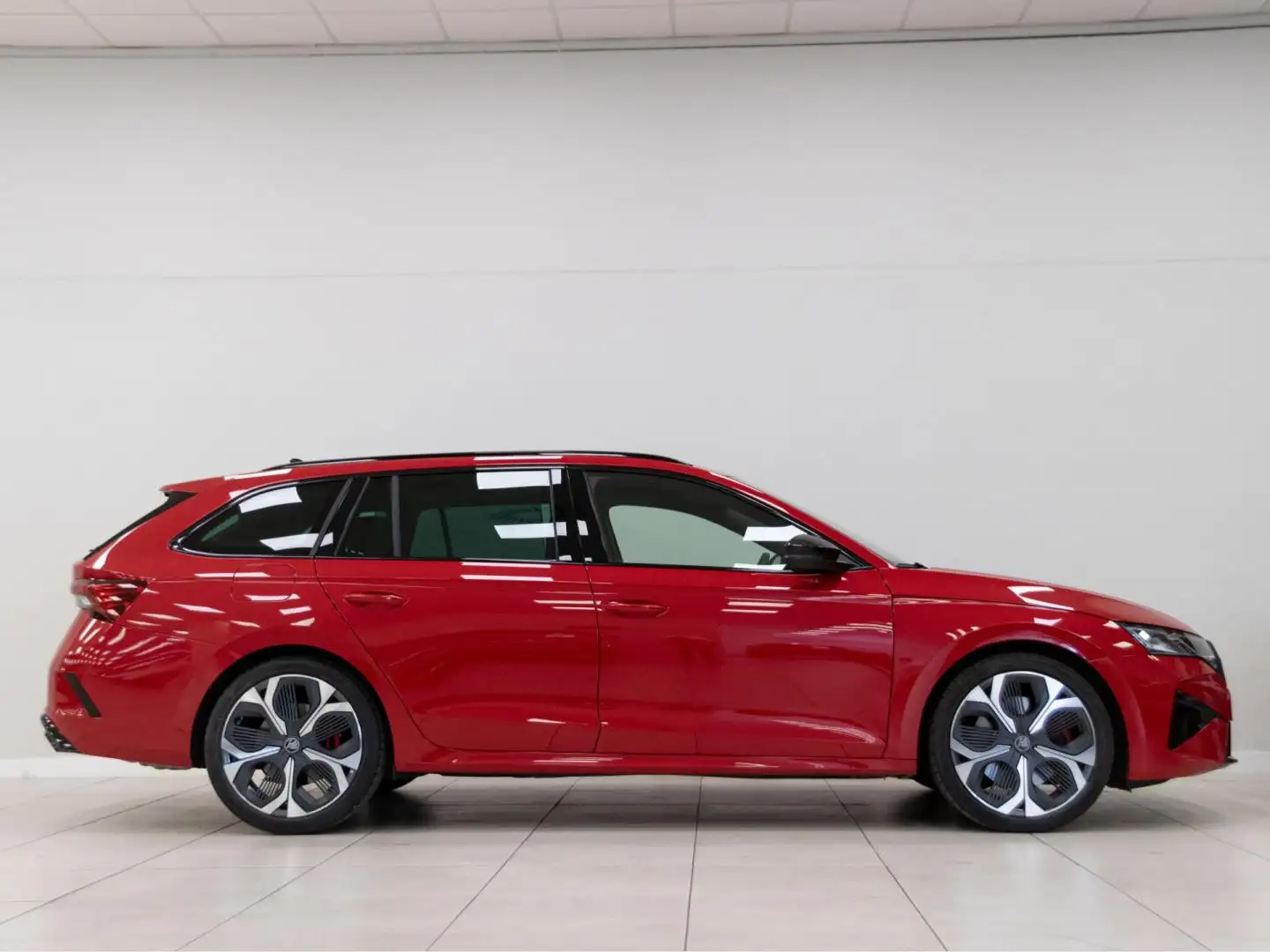 Skoda Octavia Combi 2.0 TSI RS DSG7 195kW Rojo - 2