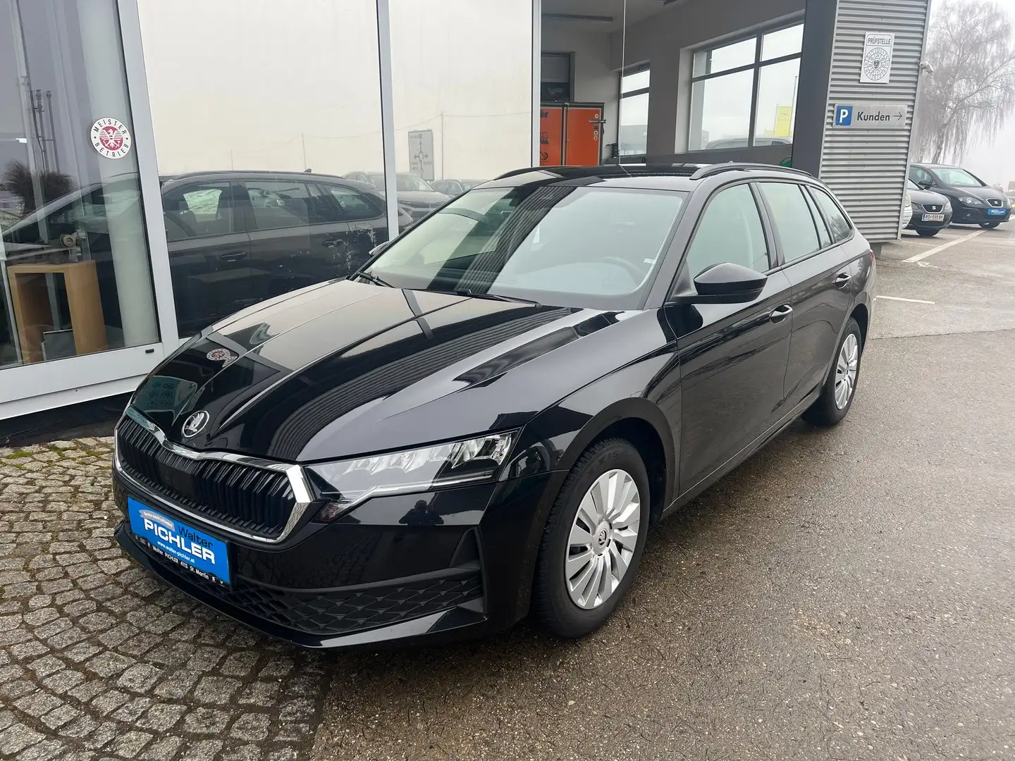 Skoda Octavia Essence TSI mHEV DSG Schwarz - 1